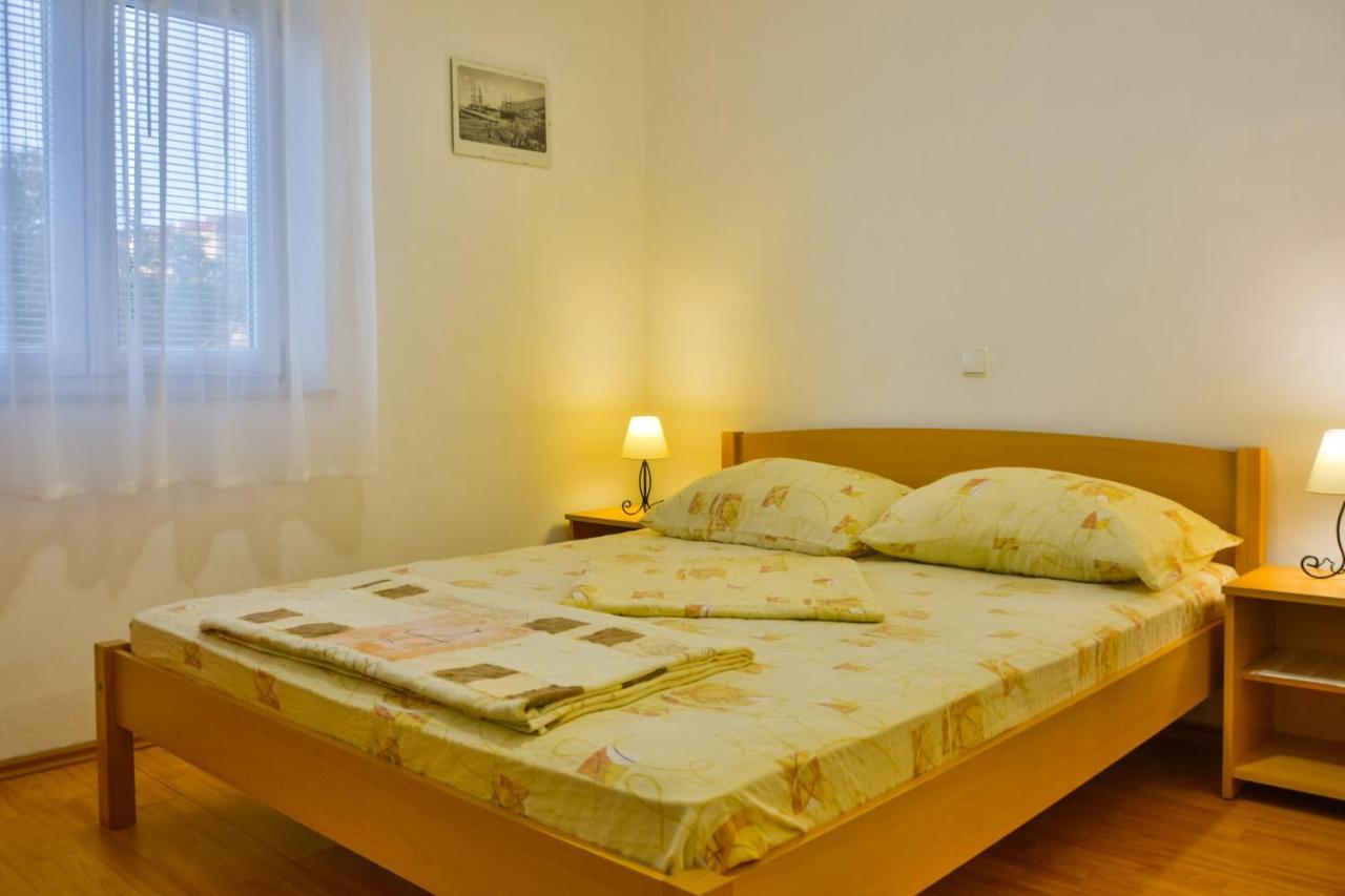 Apartments With A Parking Space Senj - 11520 외부 사진